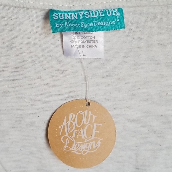 Think Happy Be Happy Curvy V-neck T-shirt - Picture 4 of 6